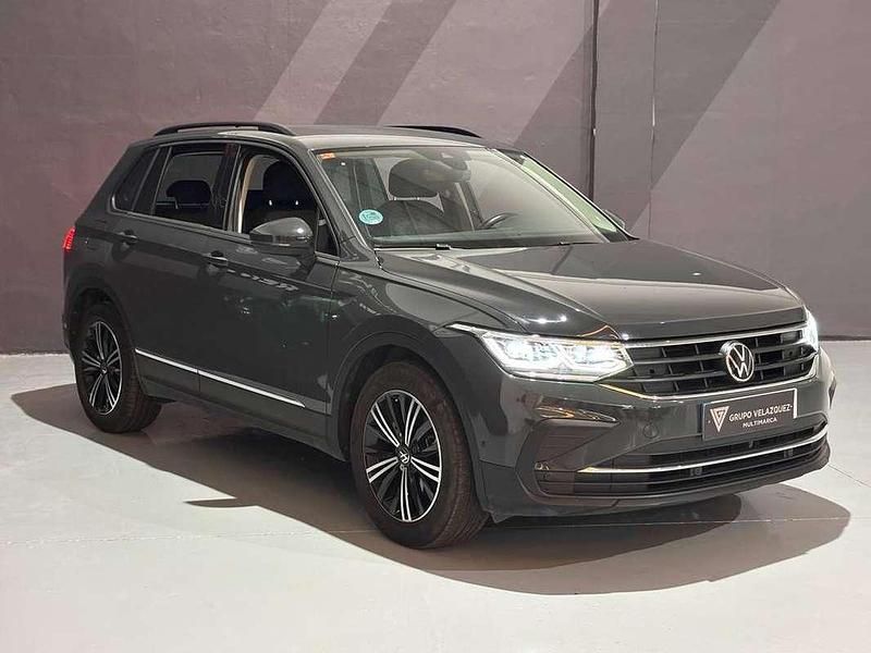 Usado VW Tiguan Life 150 CV (110 kW) 2021 Gris SUV