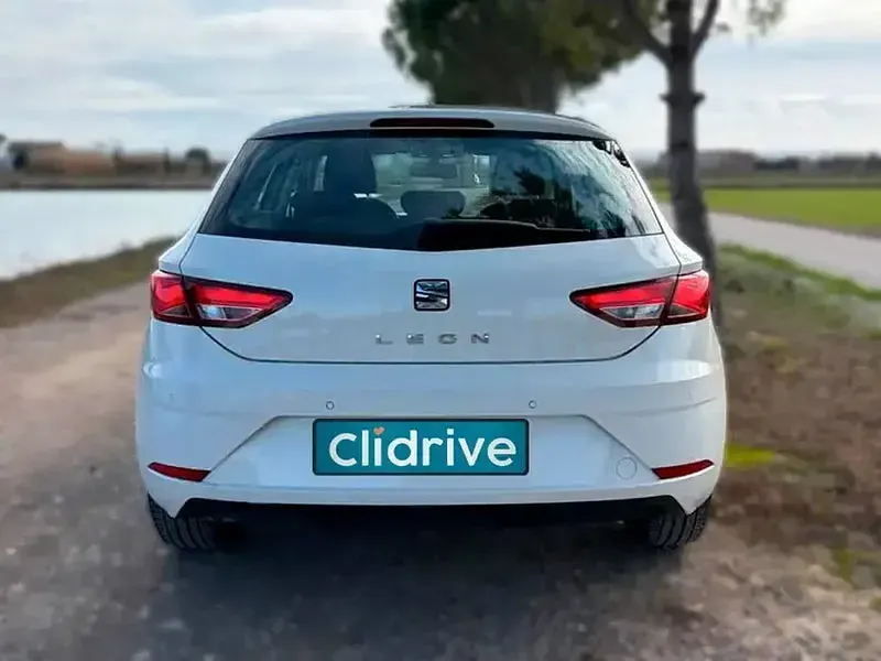 Usado Seat Leon Style 115 CV (84 kW) 2017 Blanco Berlina