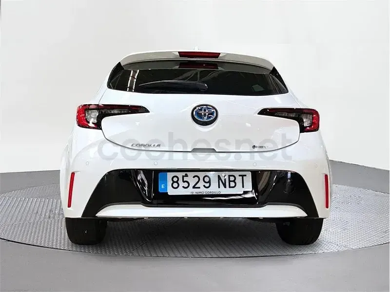 Usado Toyota Corolla Active 140 CV (102 kW) 2025 Blanco Berlina