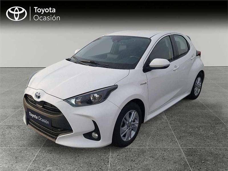 Blanco Usado 2021 Toyota Yaris Hybrid Active Utilitario | 18.700 € (Un poco caro) - Imagen 1/4