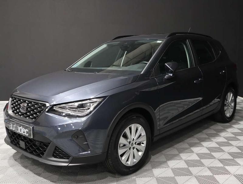 Usado Seat Arona Style 110 CV (80 kW) 2024 Gris SUV