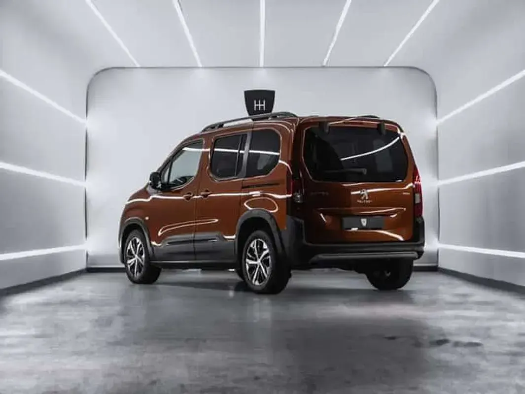 Usado Peugeot Rifter Allure 131 CV (96 kW) 2020 Marrón Monovolumen