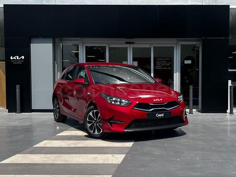 Usado Kia Ceed 100 CV (73 kW) 2025 Rojo Utilitario
