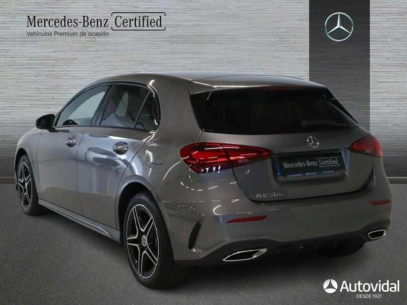 Usado Mercedes A250 Advanced 218 CV (160 kW) 2025 Gris Utilitario