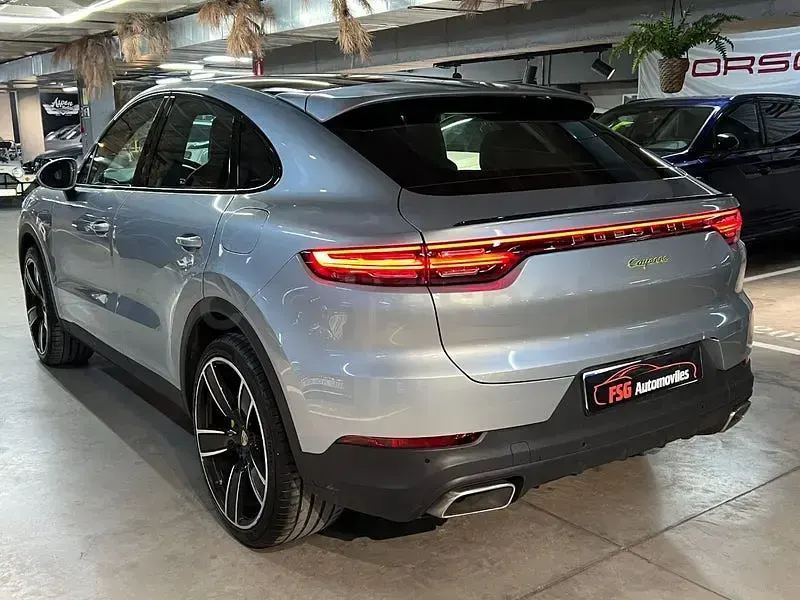 Usado Porsche Cayenne 462 CV (339 kW) 2020 Gris / plata SUV