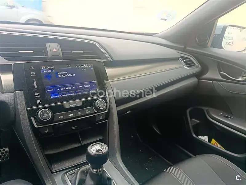Usado Honda Civic Elegance 129 CV (94 kW) 2018 Gris / plata Berlina