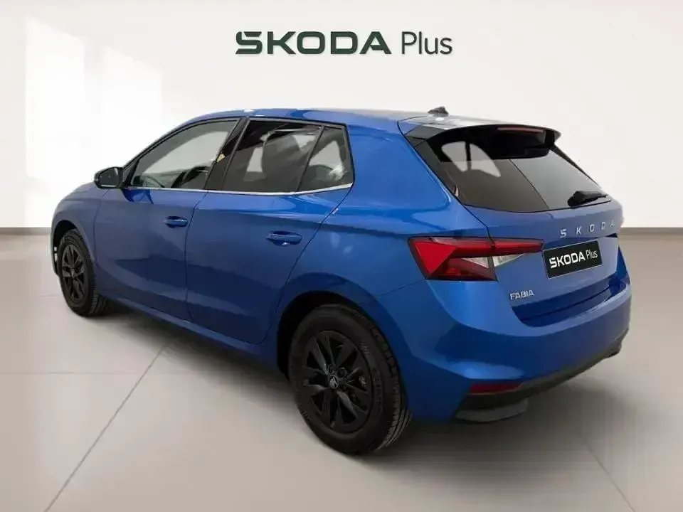 Usado Skoda Fabia Selection 95 CV (69 kW) 2025 Azul Utilitario