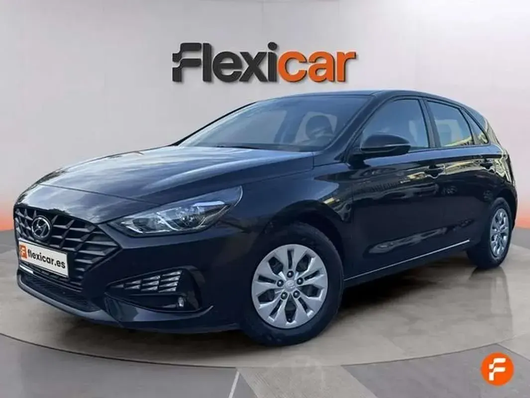 Usado Hyundai i30 110 CV (80 kW) 2022 Negro Utilitario