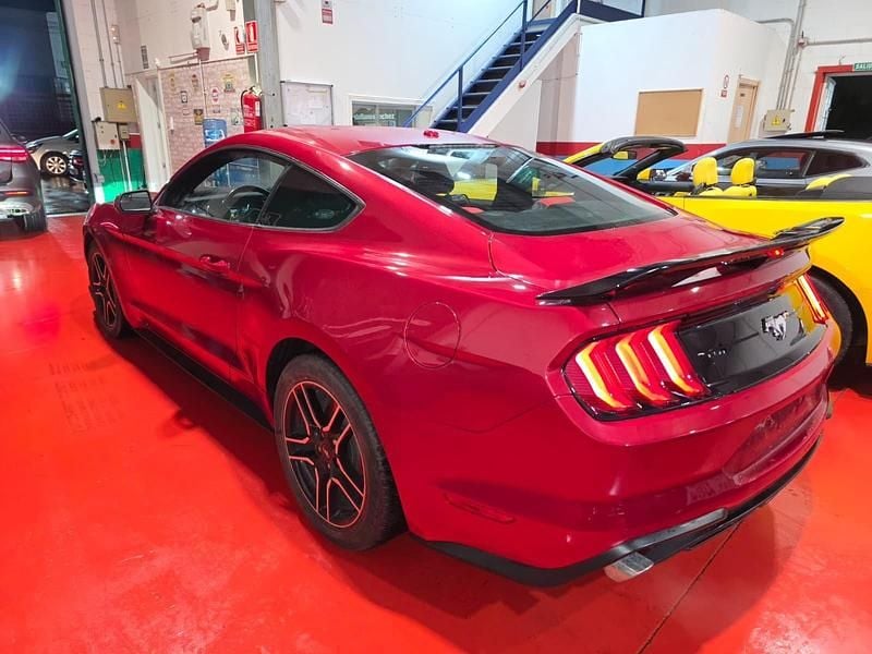Usado Ford Mustang 290 CV (213 kW) 2018 Rojo Coupe