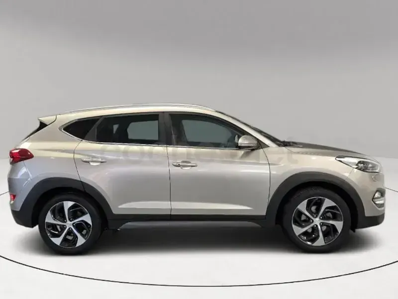 Usado Hyundai Tucson Style 176 CV (129 kW) 2016 Beige SUV