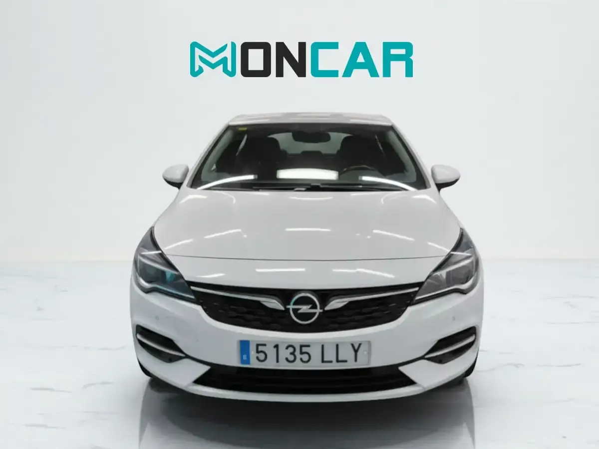 Usado Opel Astra Edition 105 CV (77 kW) 2020 Blanco Berlina