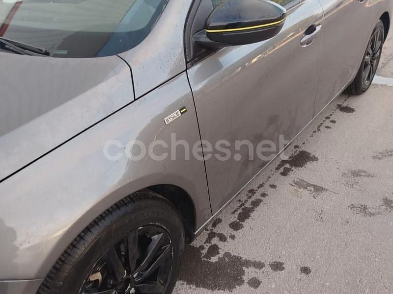 Usado Peugeot 308 SW Style 130 CV (95 kW) 2018 Gris / plata Familiar