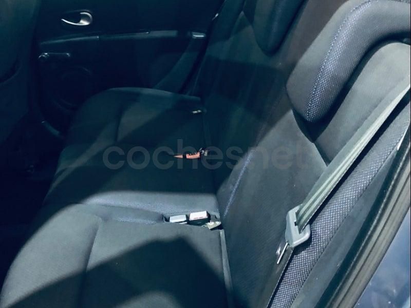 Usado Renault Clio II Dynamique 105 CV (77 kW) 2005 Azul Berlina