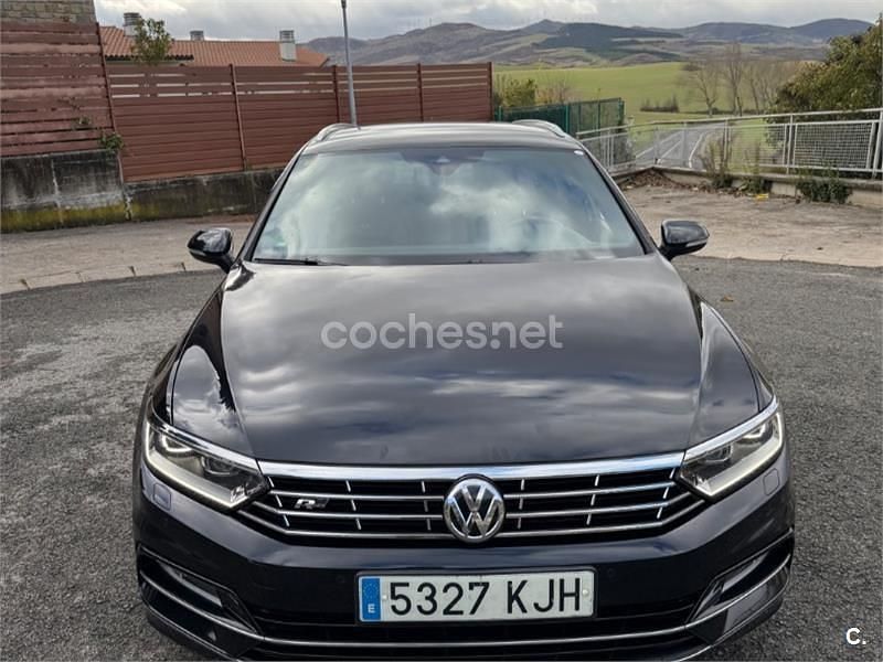 Usado VW Passat R-line 150 CV (110 kW) 2018 Negro Familiar