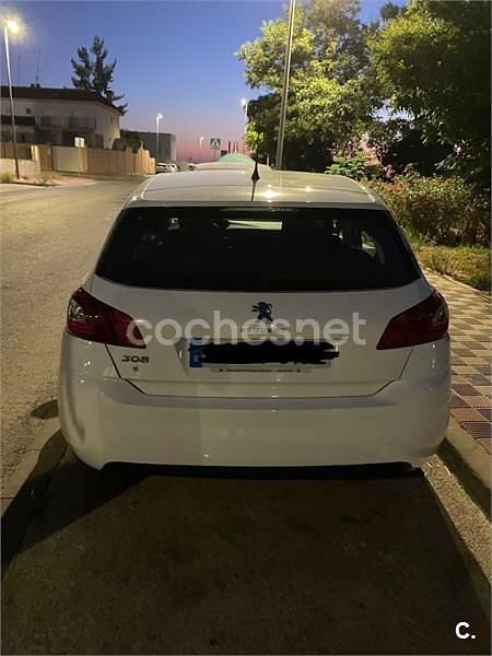 Usado Peugeot 308 Style 100 CV (73 kW) 2017 Blanco Berlina
