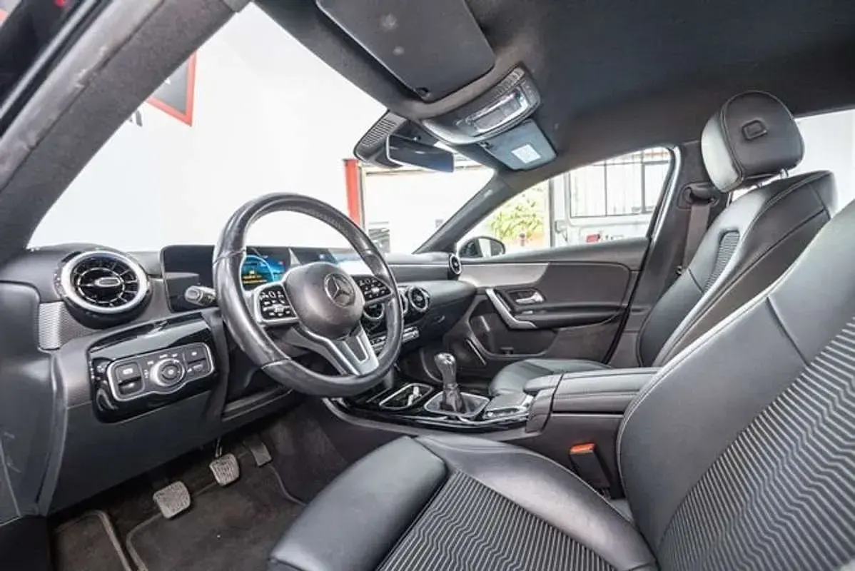 Usado Mercedes A200 163 CV (119 kW) 2022 Negro Berlina