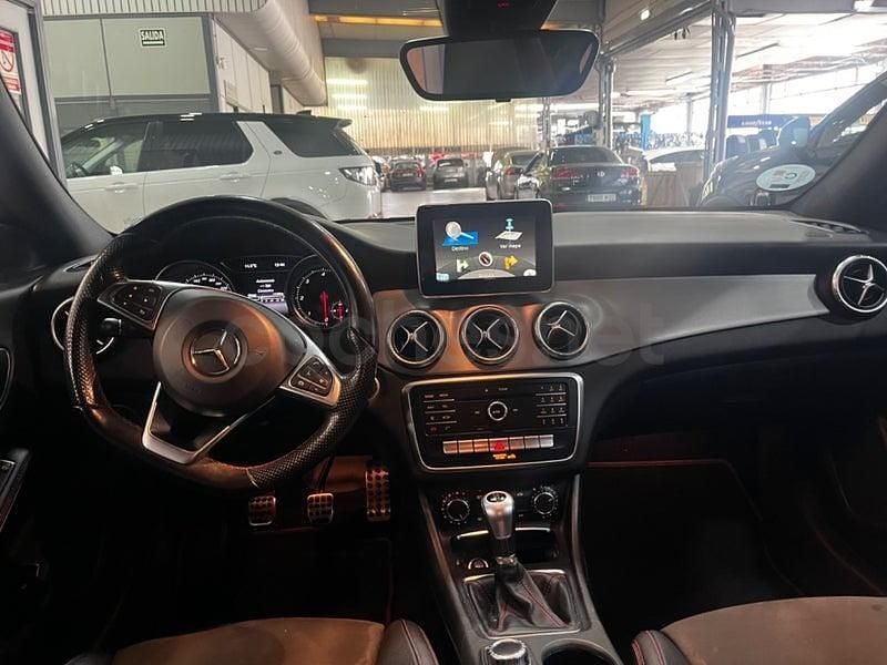 Usado Mercedes CLA200 AMG line 136 CV (100 kW) 2016 Azul Berlina
