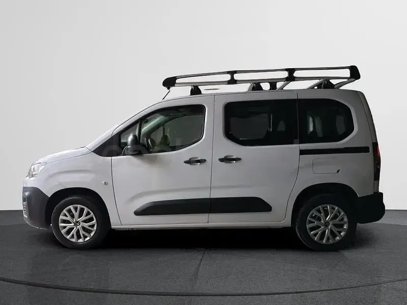 Usado Citroën Berlingo Feel 102 CV (75 kW) 2023 Blanco Monovolumen
