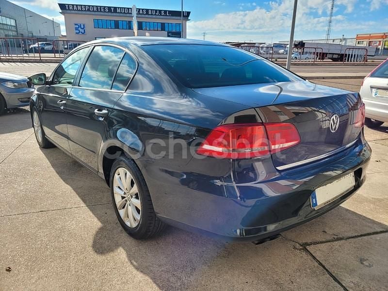 Usado VW Passat Advance 140 CV (102 kW) 2013 Gris / plata Berlina