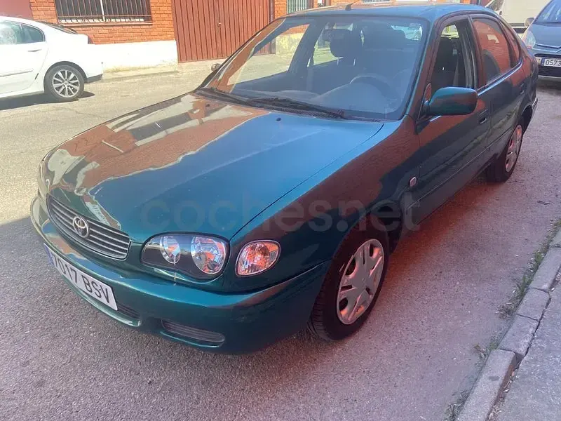 Usado Toyota Corolla Terra 97 CV (71 kW) 2002 Verde Berlina
