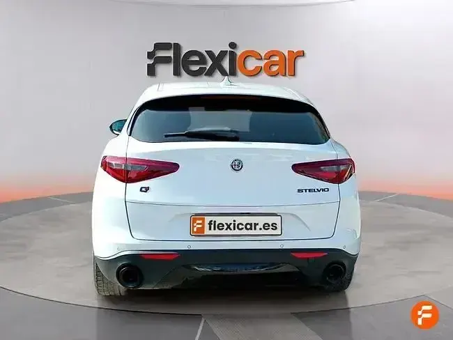 Usado Alfa Romeo Stelvio Sprint 160 CV (117 kW) 2021 Blanco SUV