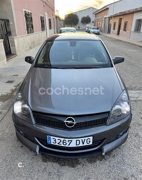 Usado Opel Astra GTC Sport 120 CV (88 kW) 2006 Gris / plata Berlina