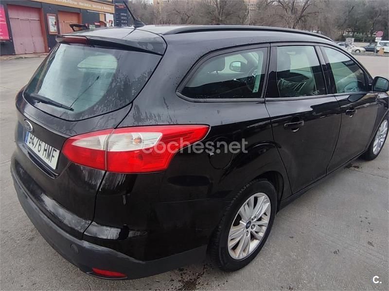 Usado Ford Focus Trend 115 CV (84 kW) 2012 Negro Familiar