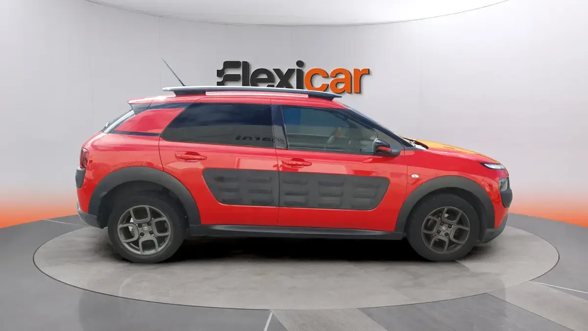 Usado Citroën C4 Feel 110 CV (80 kW) 2015 Rojo Berlina