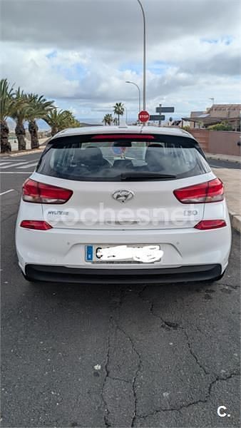 Usado Hyundai i30 140 CV (102 kW) 2018 Blanco Berlina