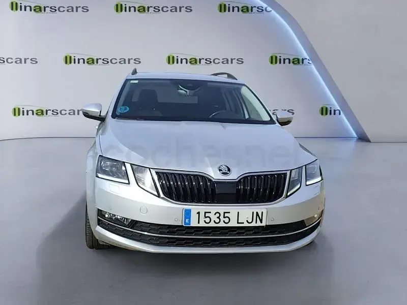 Usado Skoda Octavia Style 150 CV (110 kW) 2020 Gris / plata Familiar