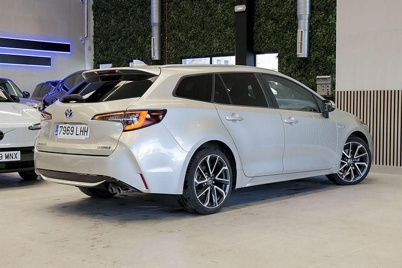 Usado Toyota Corolla Sport 184 CV (135 kW) 2020 Gris claro Familiar