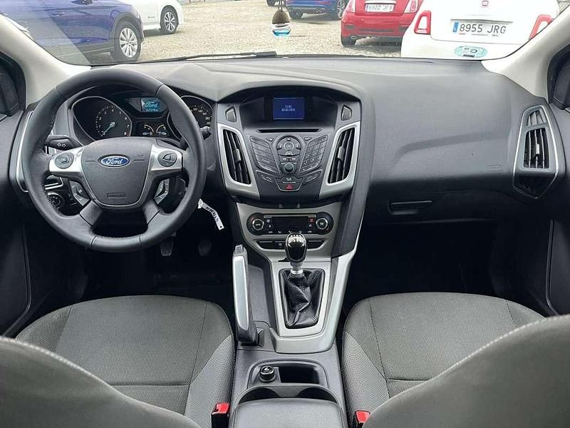 Usado Ford Focus S 125 CV (91 kW) 2013 Plateado Utilitario