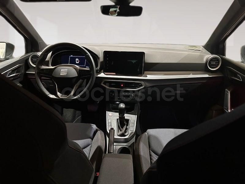 Usado Seat Arona FR 115 CV (84 kW) 2024 Gris / plata SUV