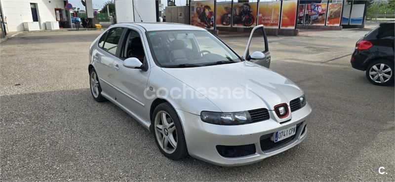 Usado Seat Leon Sport 150 CV (110 kW) 2003 Gris / plata Berlina