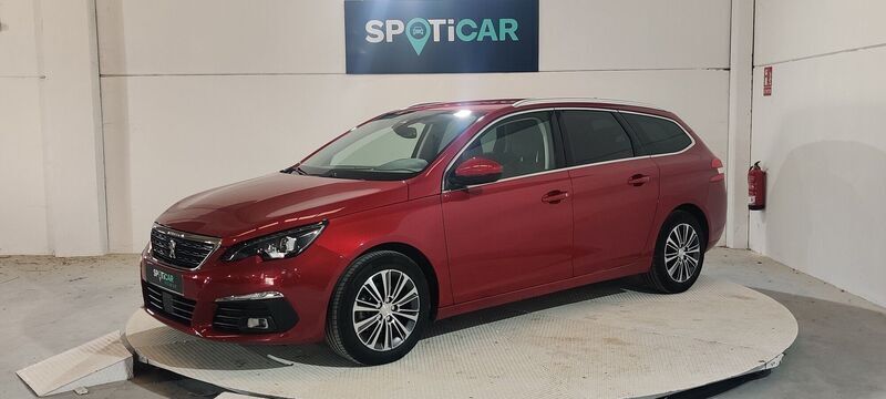 Rojo Usado 2021 Peugeot 308 Allure | 21.500 € (Caro) - Imagen 1/4