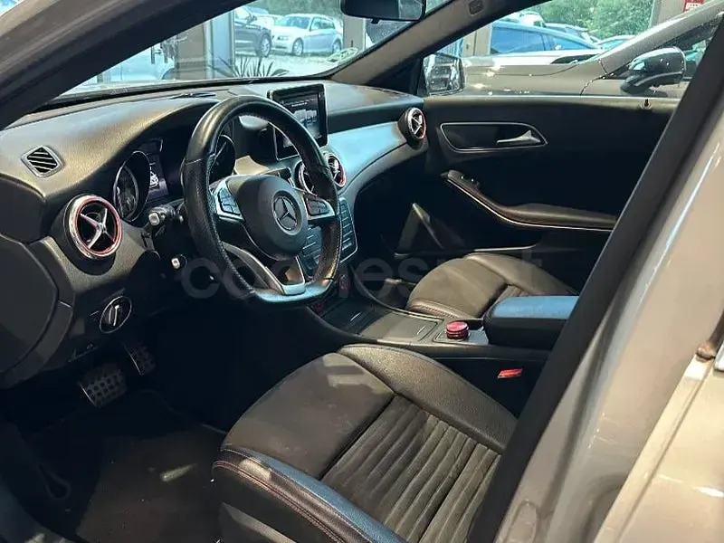 Usado Mercedes GLA220 AMG line 177 CV (130 kW) 2016 Gris / plata SUV
