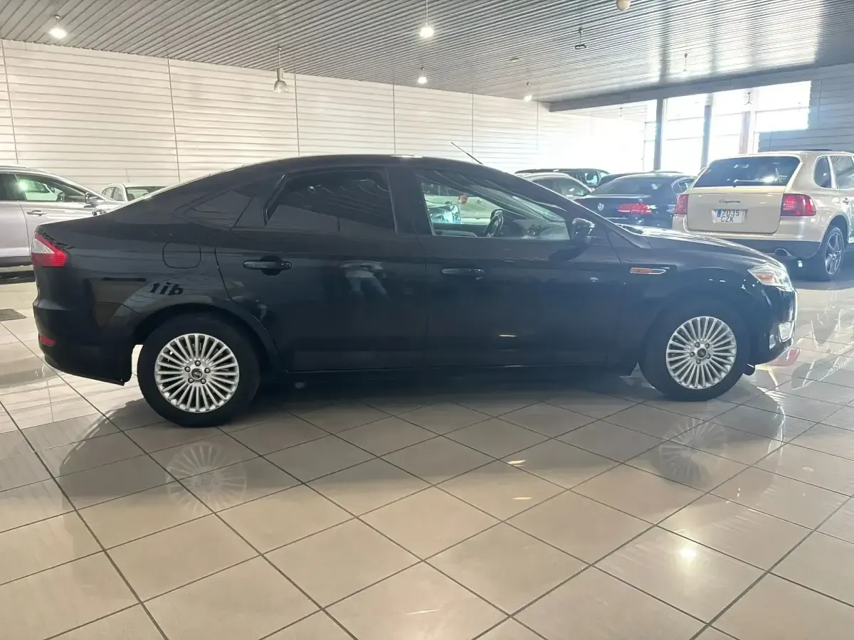 Usado Ford Mondeo Trend 140 CV (102 kW) 2007 Negro Berlina