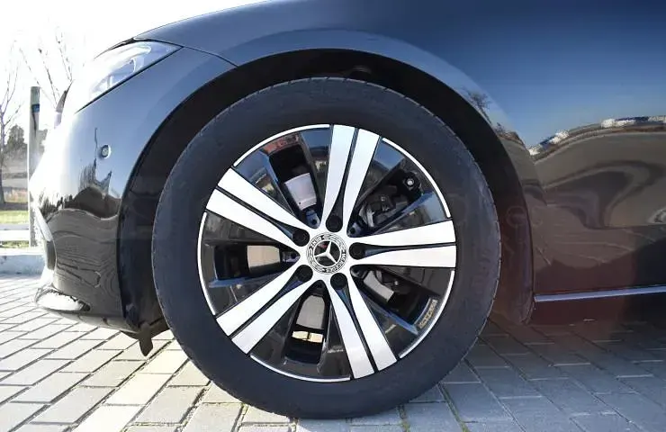 Usado Mercedes C200 Advanced 163 CV (119 kW) 2022 Plata (high tech) Berlina