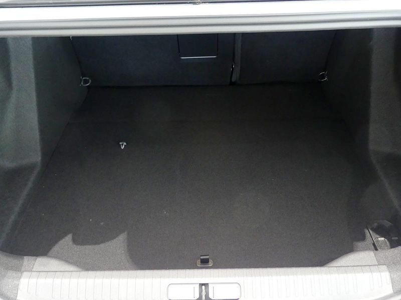 Usado Citroën e-C4 Shine 100 kW (136 CV) 2024 Blanco Berlina