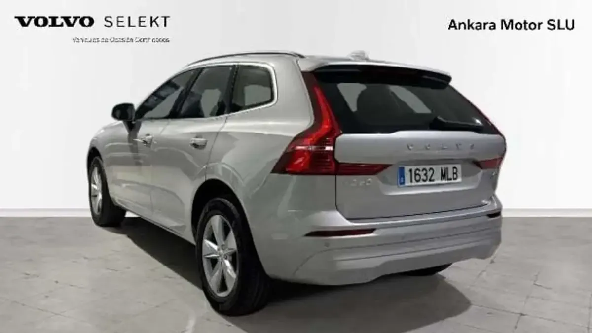 Usado Volvo XC60 Core 197 CV (144 kW) 2023 Plateado SUV
