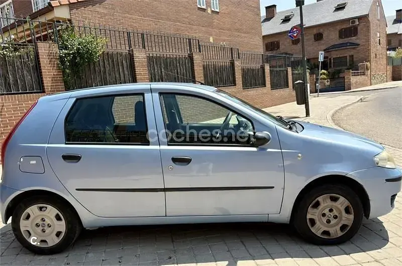 Usado Fiat Punto Classica 60 CV (44 kW) 2006 Azul Utilitario