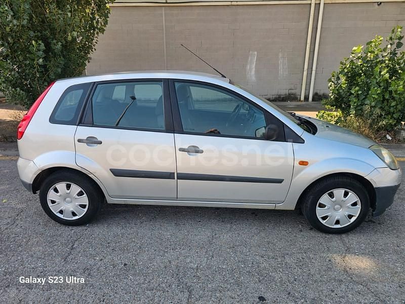 Gris / plata Usado 2008 Ford Fiesta Ambiente Utilitario | 3600 € (Precio justo) - Imagen 1/4