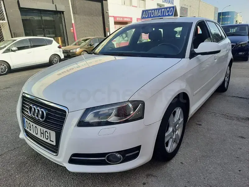 Usado Audi A3 Attraction 125 CV (91 kW) 2011 Blanco Utilitario