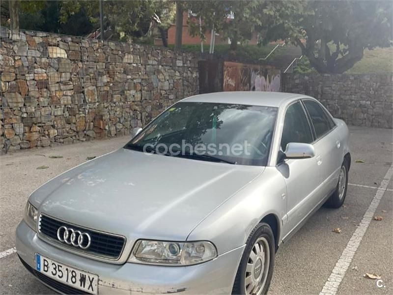 Gris / plata Usado 2000 Audi A4 Berlina | 1975 € (Precio justo) - Imagen 1/4