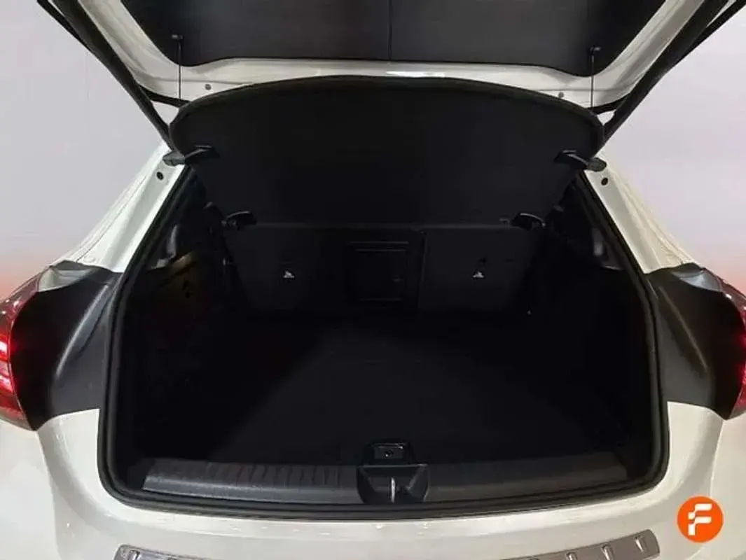 Usado Mercedes GLA180 122 CV (89 kW) 2018 Blanco SUV