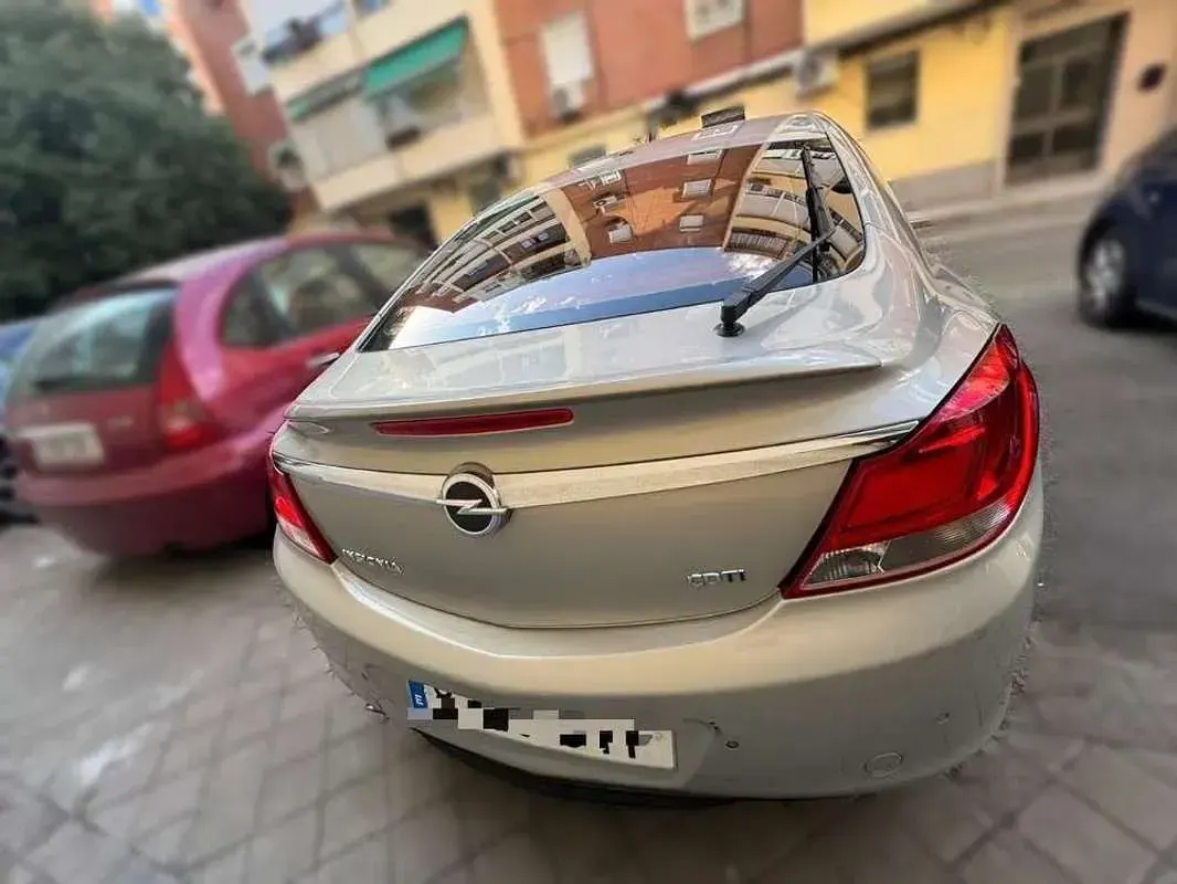 Usado Opel Insignia Cosmo 160 CV (117 kW) 2010 Beige Berlina