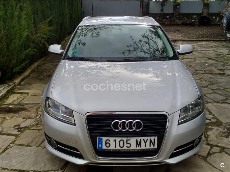 Gris / plata Usado 2011 Audi A3 Sportback Attraction Utilitario | 7800 € - Imagen 1/4