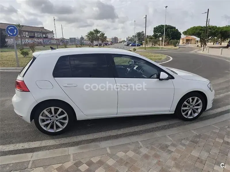 Usado VW Golf VII 110 CV (80 kW) 2016 Blanco Familiar
