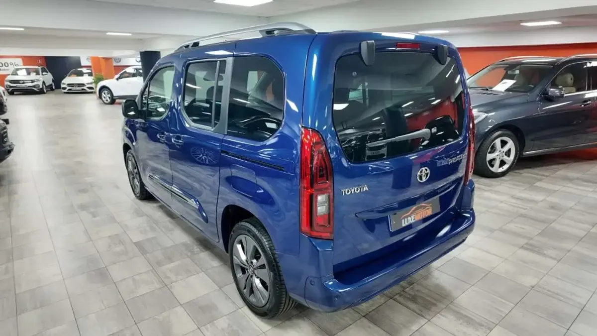 Usado Toyota Proace Advance 131 CV (96 kW) 2021 Azul Monovolumen