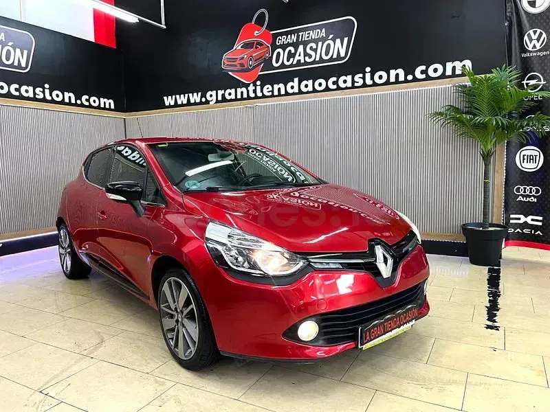 Usado Renault Clio IV Dynamique 90 CV (66 kW) 2015 Rojo Berlina
